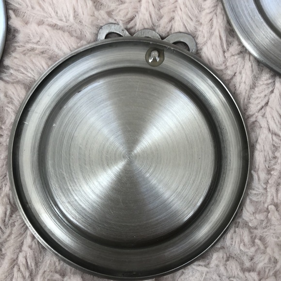 Set of 8 round metal coasters with double heart accent detail - New- never used - Picture 8 of 12